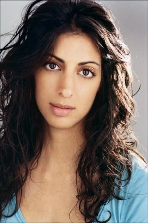 Meera Rohit Kumbhani as Annie in Dave Made a Maze