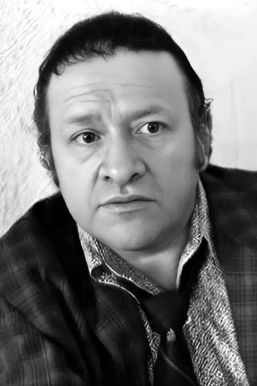 Joaquín García Vargas as Valentino (Chaparro) in The Gunslingers