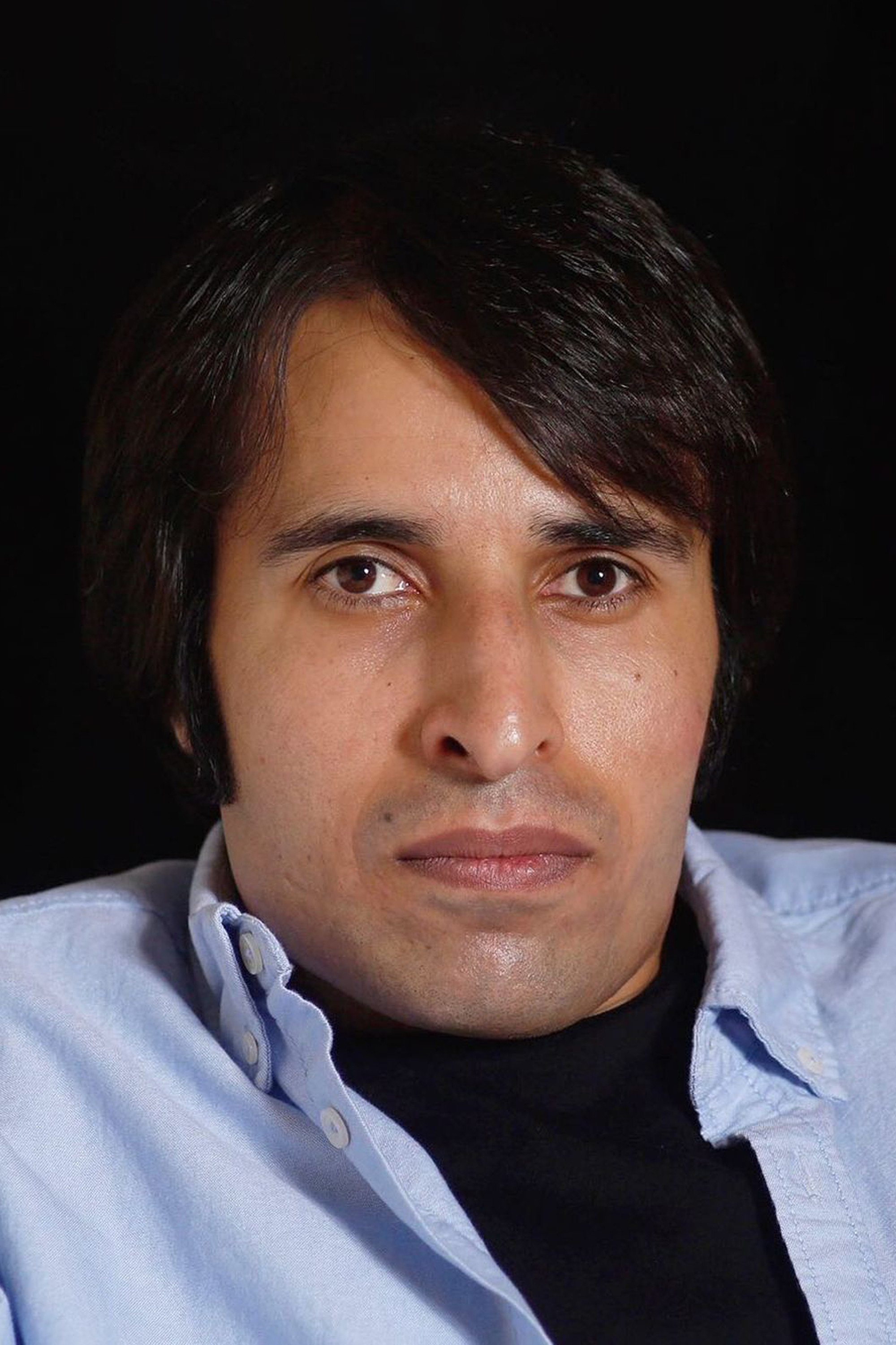 Asghar Piran as The Boss in Bench Cinema