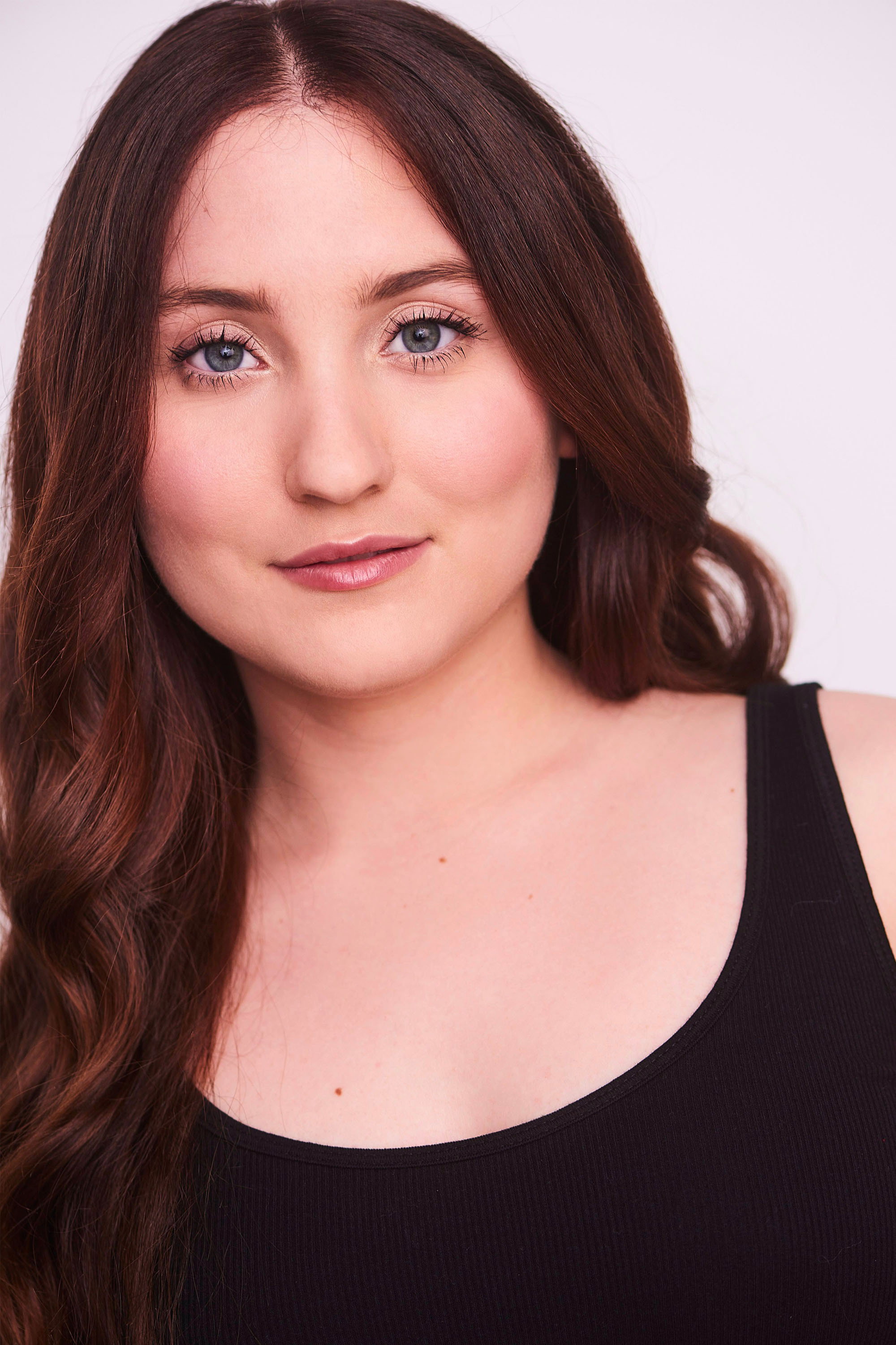 Bella Cohen as Kinley in Never Getting Rid of Me, Bitch