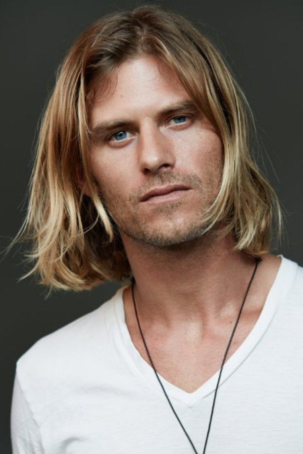 Jake Muxworthy as Justin 'Two Dogs' in The Art of Travel