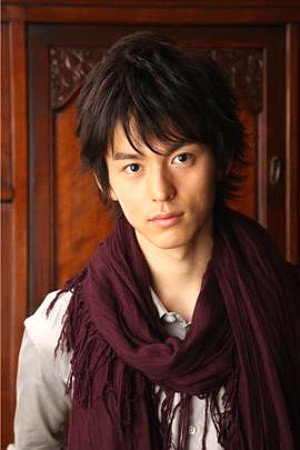 片岡信和 as Renn Kosaka / Go-on Blue in Samurai Sentai Shinkenger vs. Go-onger: Silver Screen BANG!!