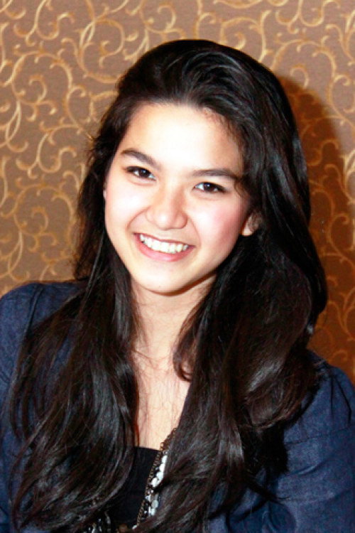 Marsha Natika as Nyai Walidah Muda in The Enlightener