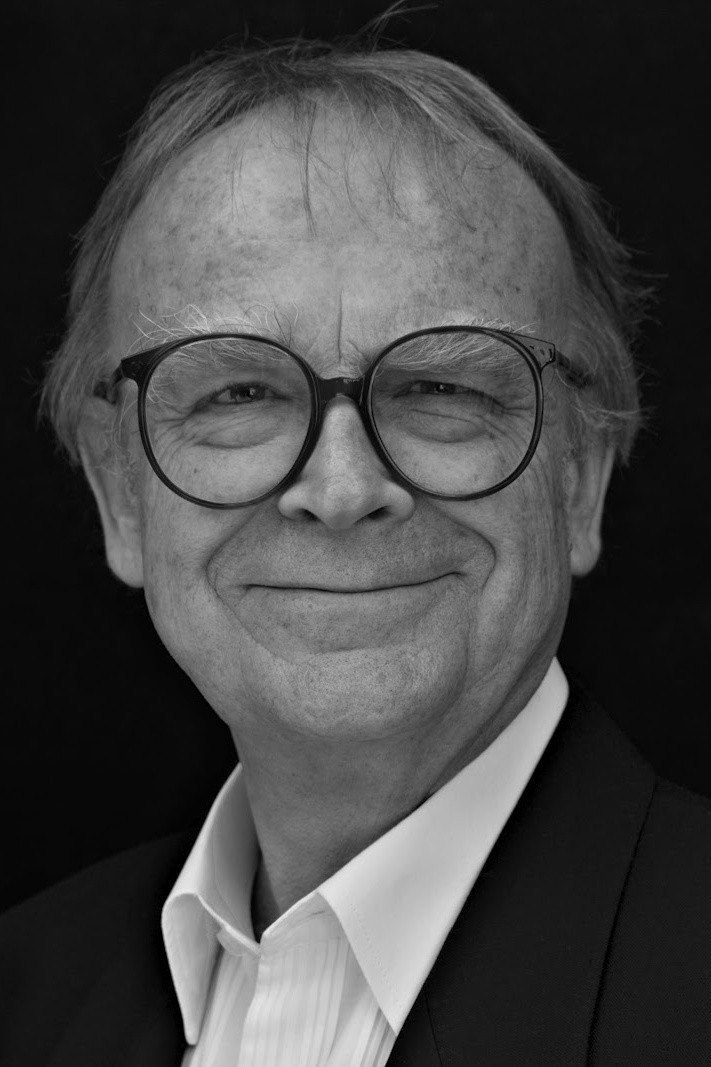 David Wood as Desmond in Chéri