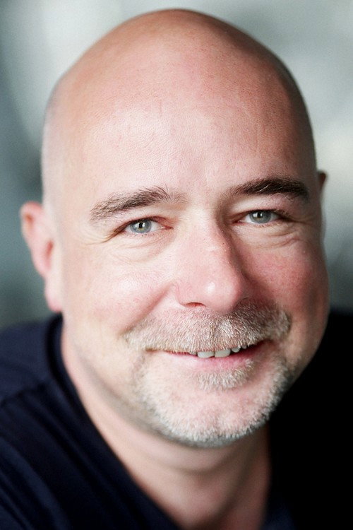 Alexandre Donders as Le patron du café in Black Box
