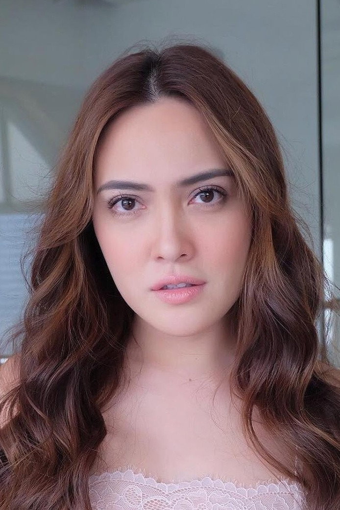 Shandy Aulia as Inayah in Inayah