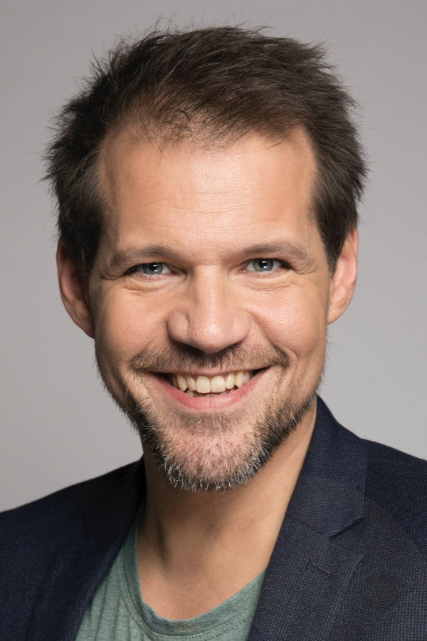 René van Kooten as Bertram Bierenbroodspot in Kunt U Mij de Weg naar Hamelen Vertellen, Meneer?