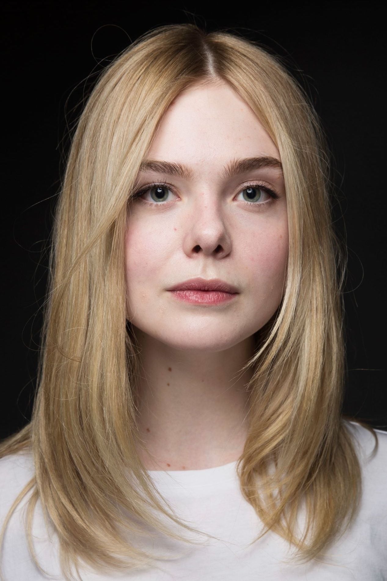 Elle Fanning as Lily Miska in We Bought a Zoo