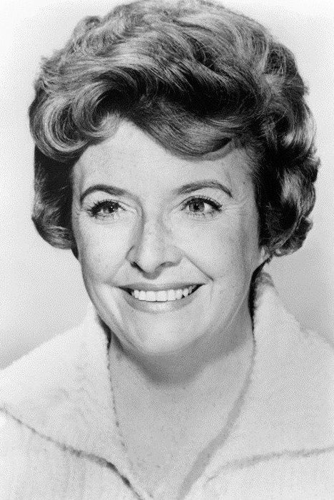Peggy Cass as Elinor Hathaway in The Hathaways