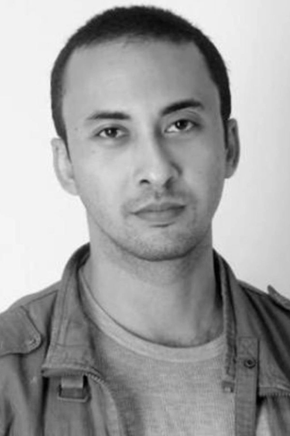 Haydar Salishz as Roni in Brata