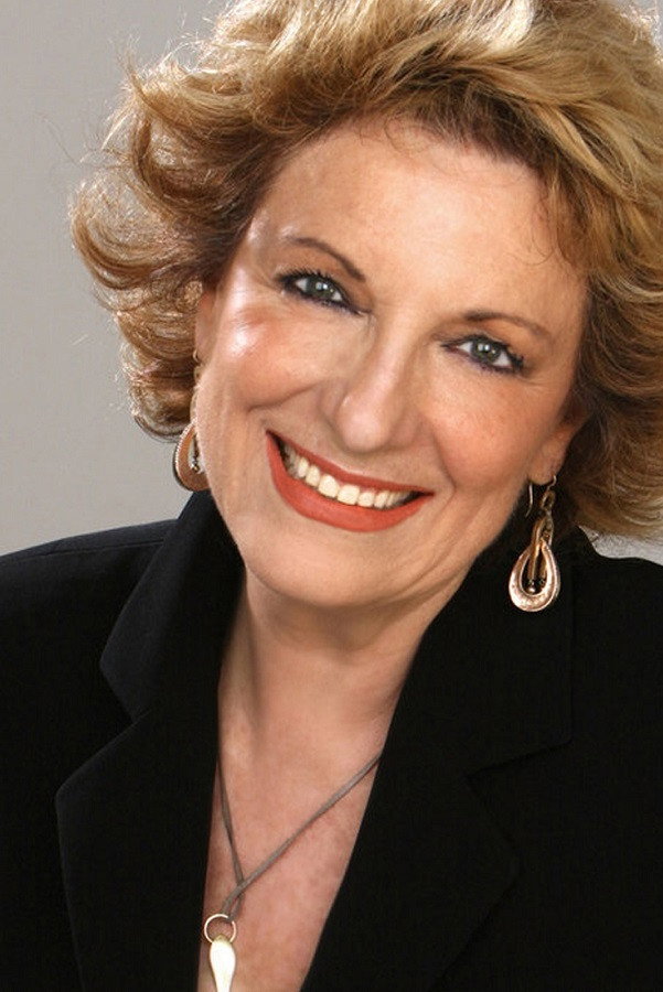 Fioretta Mari as Giuliana in The Price of Nonna's Inheritance