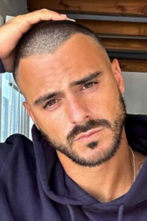 Benjamin Samat as Benjamin in Les Marseillais