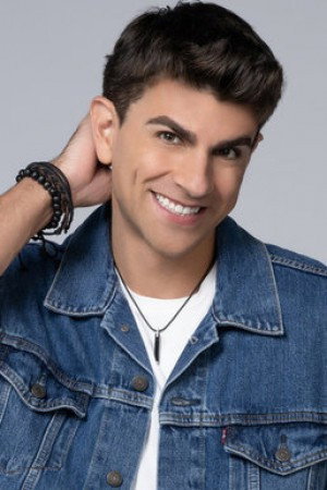 Javier Ponce as Pablo in Daughter from Another Mother