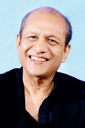 Siddhartha Basu as Saumik Sen in The Mehta Boys