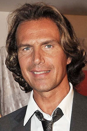 Antonio Zequila as Eddie's friend in Belle da morire
