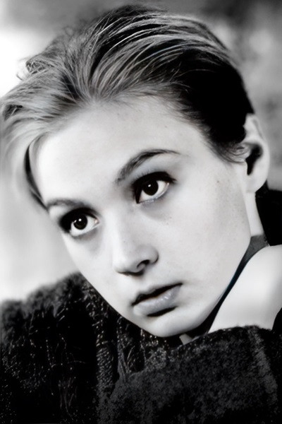 Kseniya Kachalina as Klavdiya the hunchback in The Goddess: How I Fell in Love