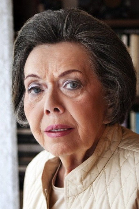 Jiřina Jirásková as Narrator in Z hříček o královnách