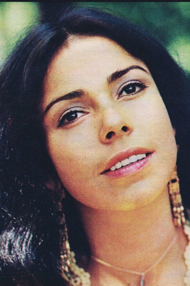 Mercedes Carreño as Teresa in Life Changes