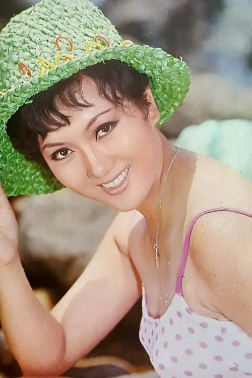 Guo Man-Na as Helen in Hellgate