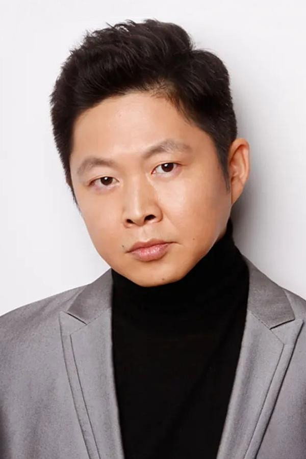 Lin Peng as Xiaoyou's Father in Count Your Lucky Stars