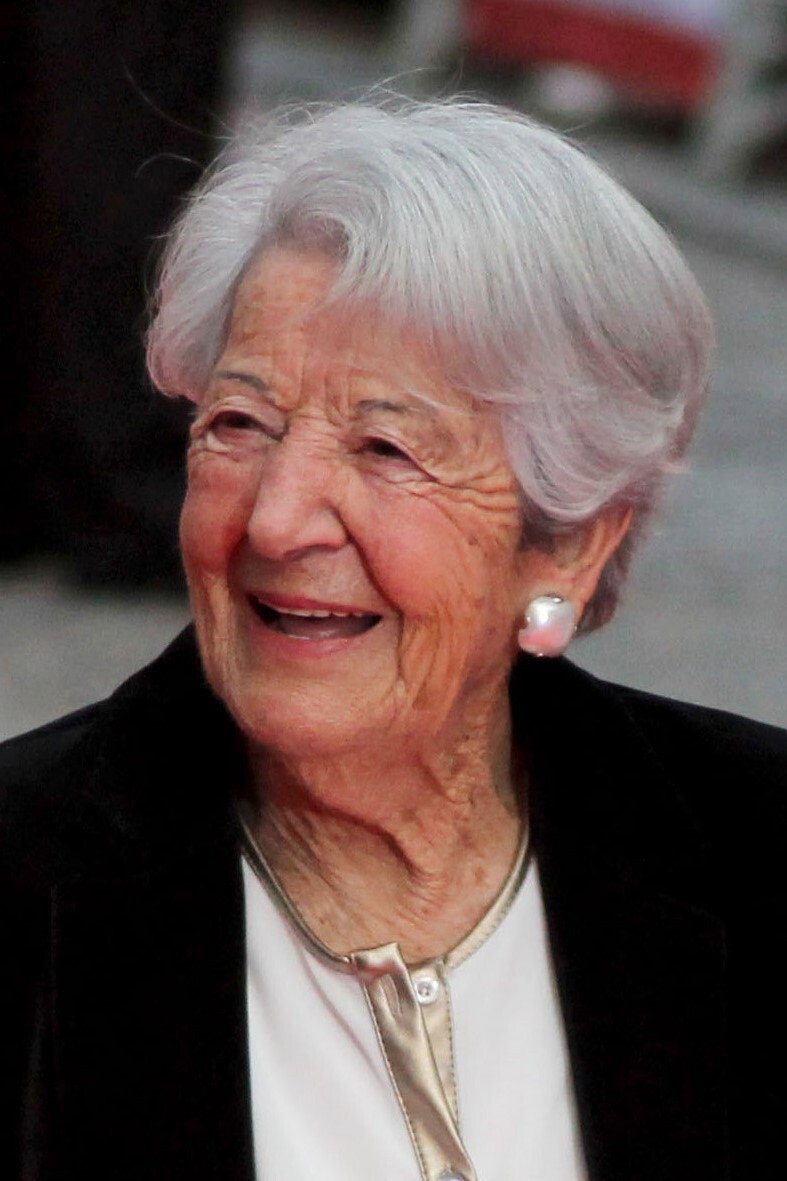 Asunción Balaguer as Abuela - Abuela Encarna in El mundo de Juan Lobón