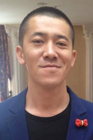 Li JinChuan as 陈志明 in 塔克拉玛干的鼓声