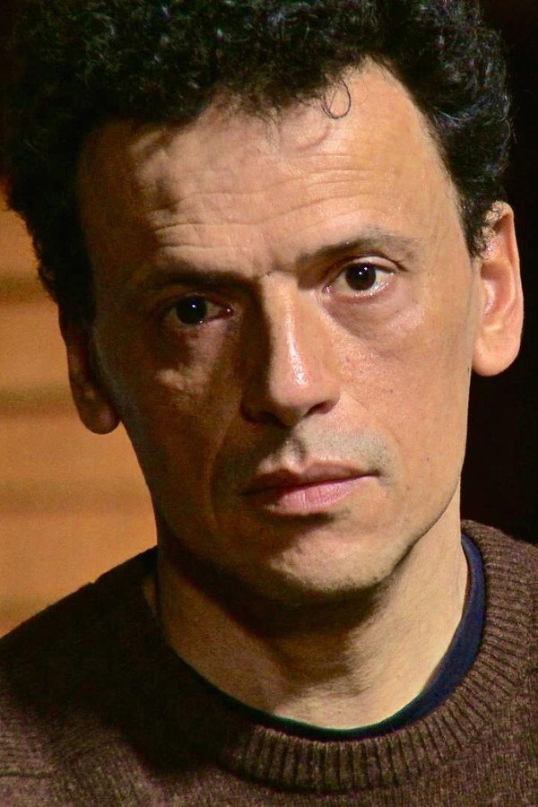 Maher Kamoun as Léon in Nom de code: DP