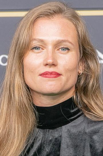 Lena Fraifeld as Masha in Motherland