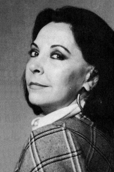 Ivete Bonfá as Leopoldina Pina de Pina in Vila do Arco