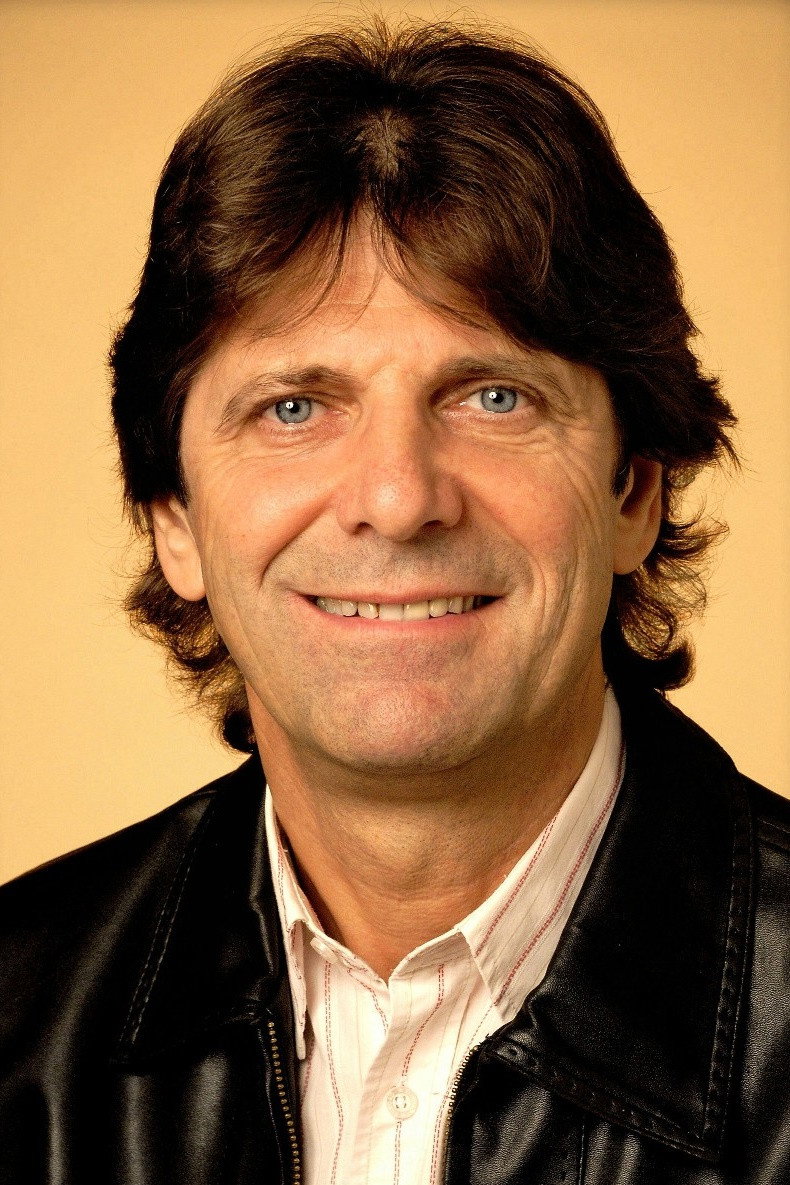 László Pelsőczy as Levente in Prés