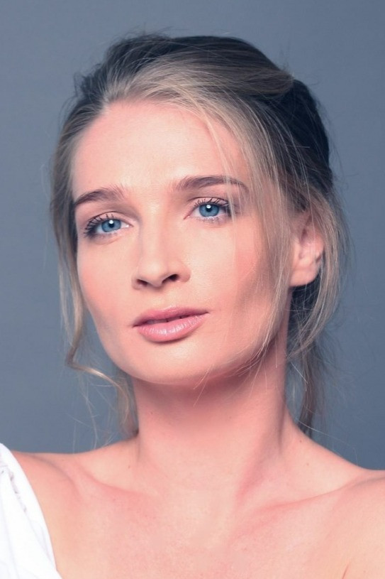 Fatima Horbenko as Larysa in Okno z widokiem na ścianę