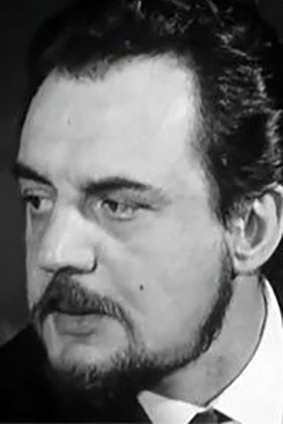 Gabriel Monnet as Frazier in Roselyne and the Lions