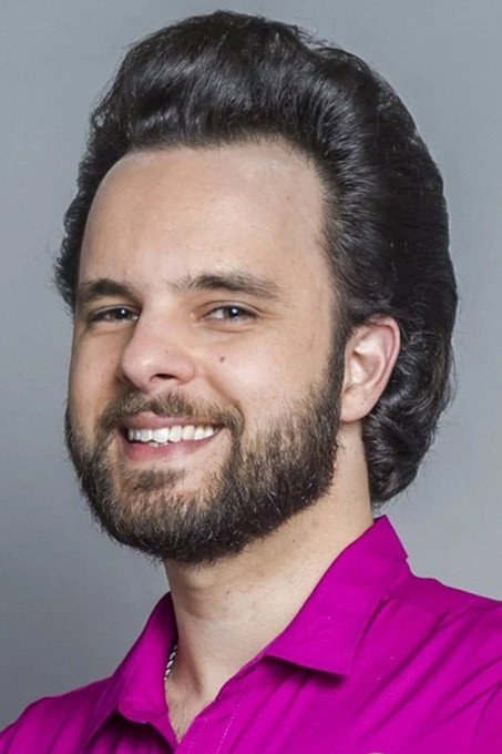 Raul Chequer as Manuel Oliveira in Jumbled 2