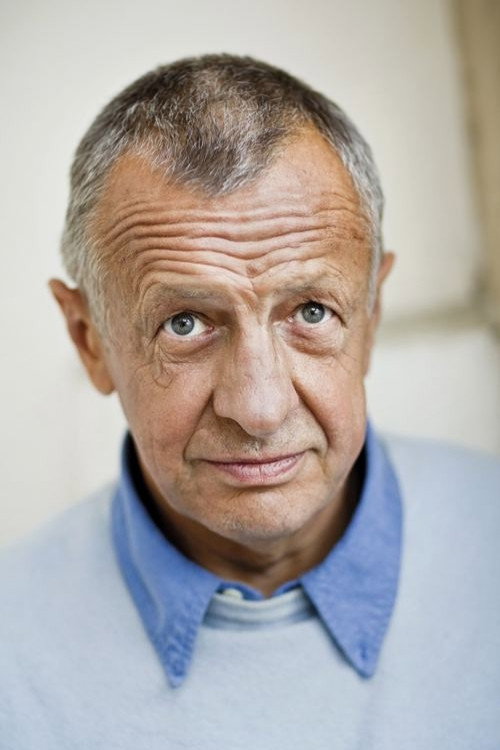 Romualdas Ramanauskas as Richard Lozberg in Long Road in the Dunes
