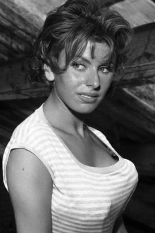 Célina Cély as (as Genevieve Gerald) in Laure