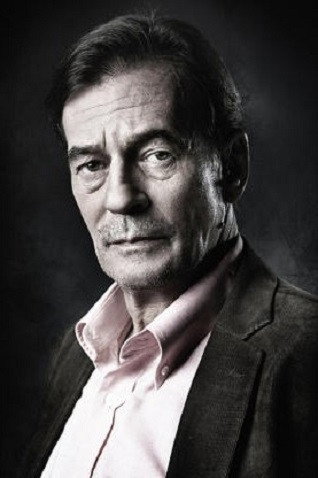 Tony Isbert as Jacinto in Como matar a papá... sin hacerle daño