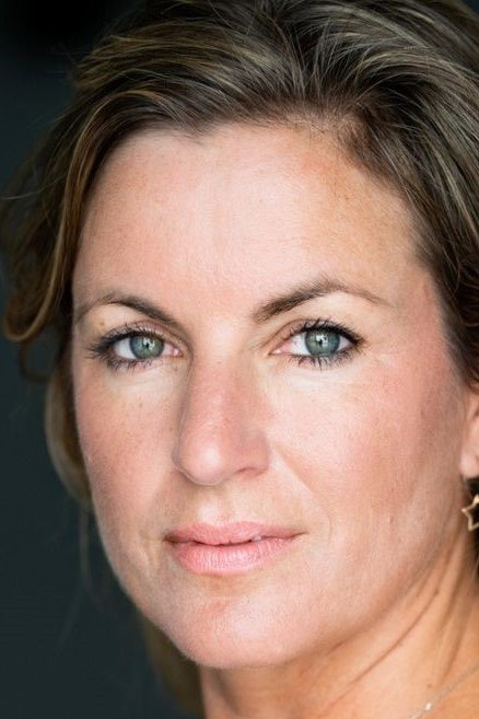 Thamara Barth as Doctor in Liebe unter weißen Segeln