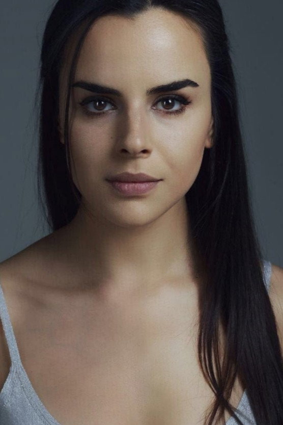 Güzide Arslan as Seda in Gamsız Hayat