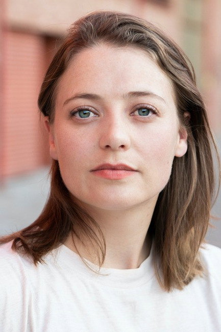 Hanna Plaß as Rosalinde in Beutolomäus und die vierte Elfe