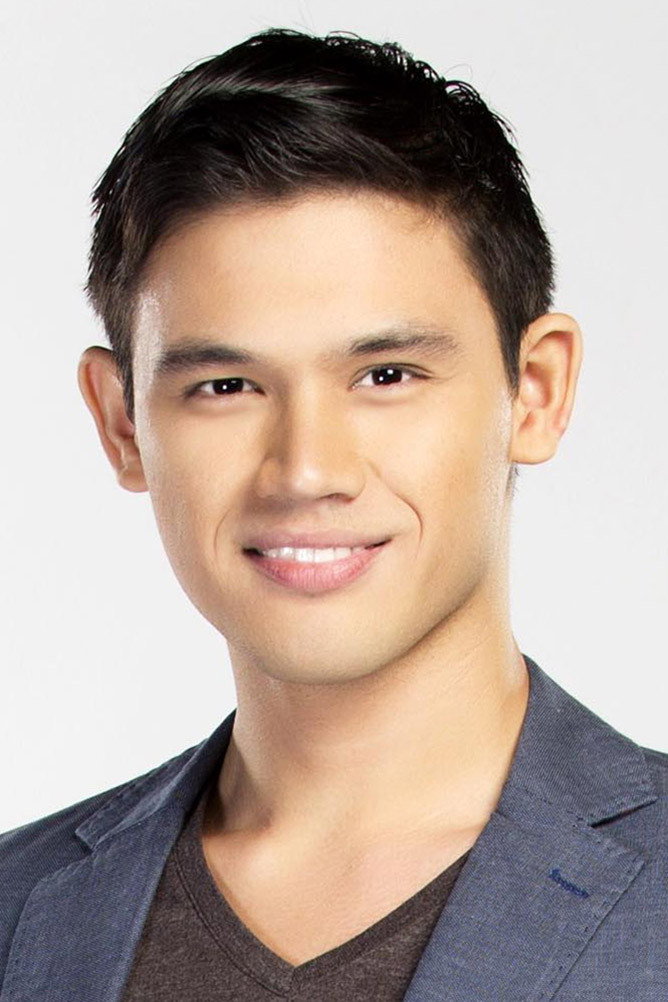 Mart Escudero as Santiago "Yago" Cayetano in Impostora