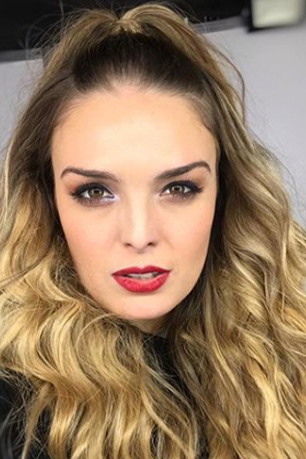 Florencia Otero as Caro in Jorge