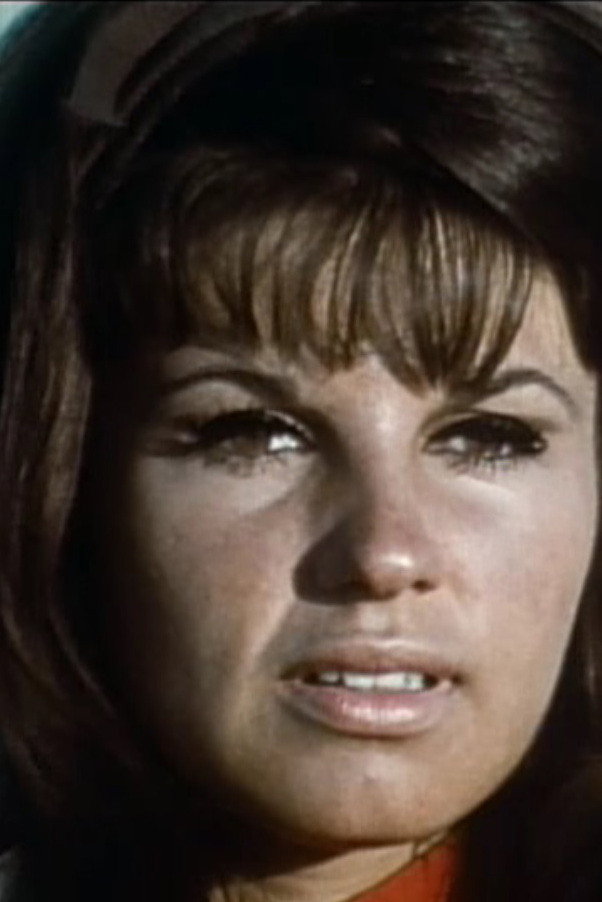 Jacqulin Cole as Laura (as Jacqulin Clark) in Stargames