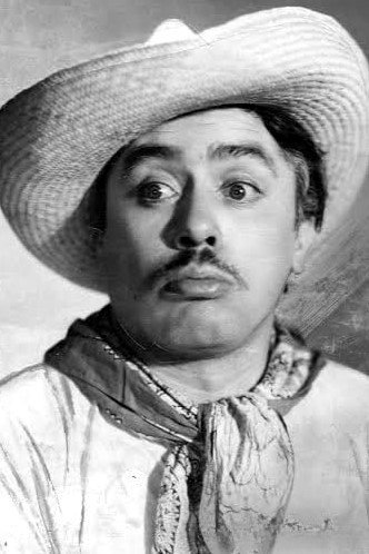 Fernando Soto as Compadre in Gran Hotel