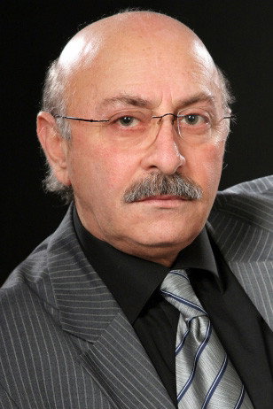 Rafiq Əliyev as Neighbour in Strange Time