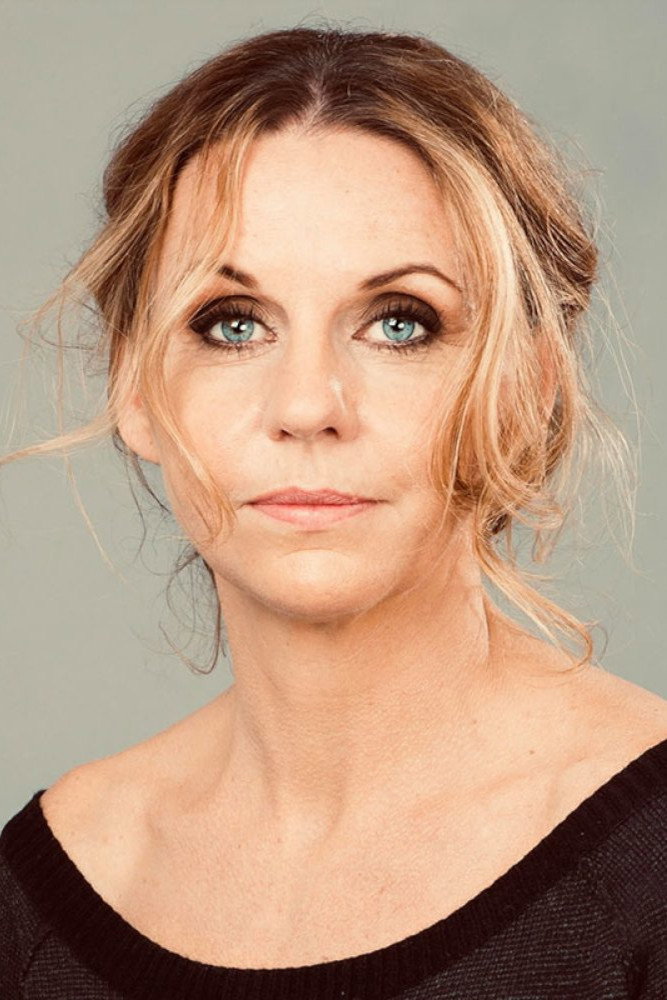 Frida Bergh as Anna in Nästan inget