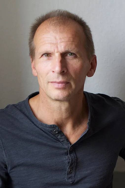 Jens-Uwe Bogadtke as Biegel in The Break