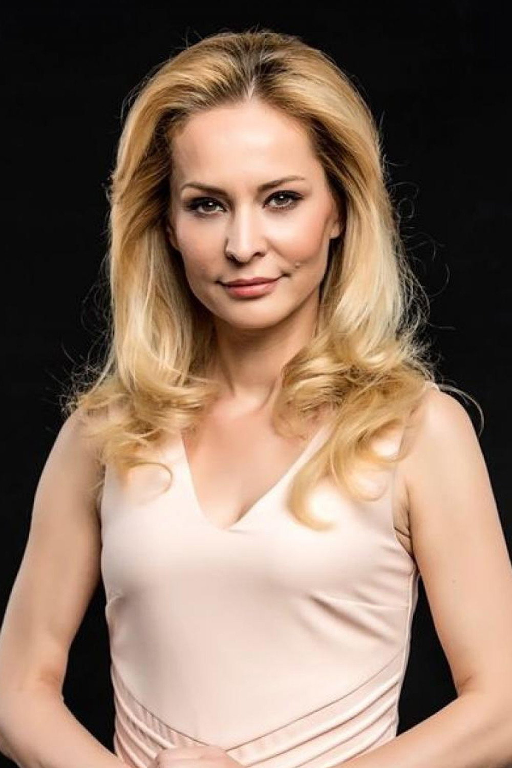 Neşe Baykent as Vildan Sezin in Kara Sevda