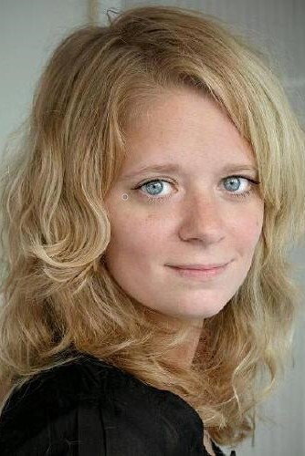 Louise Danel as La Voisine in La Pelote de Laine