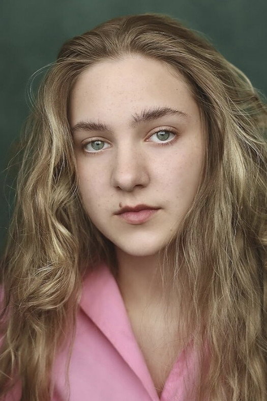 Tillie Murray as Sasha in All That Glitters