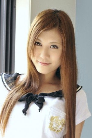 西山希 as Akemi in Giant Woman vs. Big Octopus